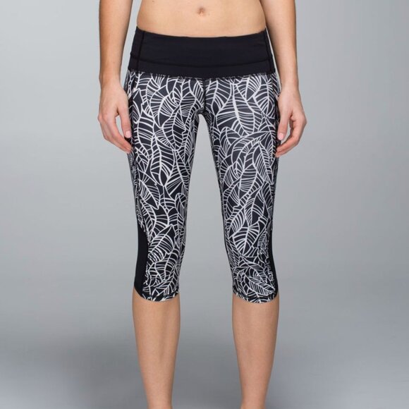Lululemon Run A Marathon Crop II Pretty Palm Black Angel Wing / Black - Picture 1 of 8